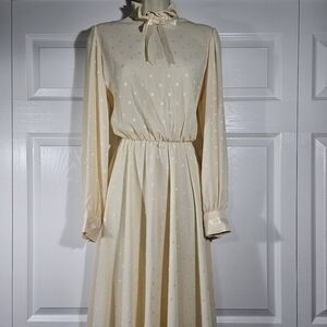 Vintage 70s Elegant Cream Long-Sleeve Dress Size Small